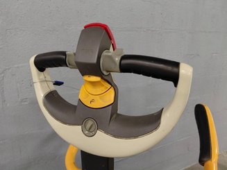 Niederhubwagen Fahrerstand Crown WT3060