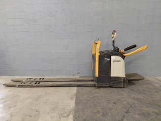Niederhubwagen Fahrerstand Crown WT3060
