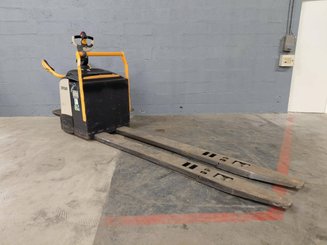 Niederhubwagen Fahrerstand Crown WT3060