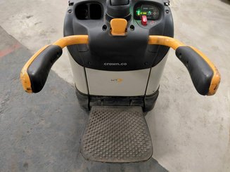 Niederhubwagen Fahrerstand Crown WT3060