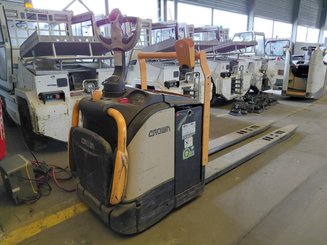 Niederhubwagen Fahrerstand Crown WT3060