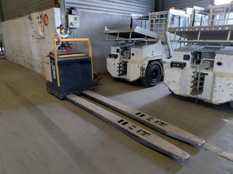 Niederhubwagen Fahrerstand Crown WT3060