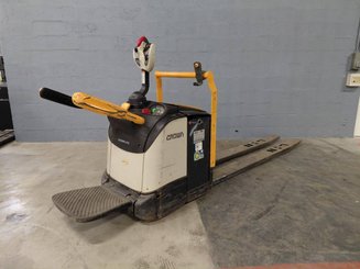 Niederhubwagen Fahrerstand Crown WT3060