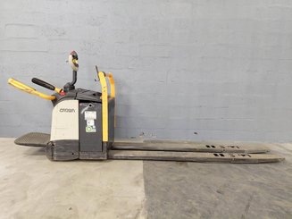 Niederhubwagen Fahrerstand Crown WT3060