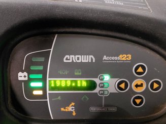 Niederhubwagen Fahrerstand Crown WT3040