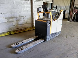 Niederhubwagen Fahrerstand Crown WT3040