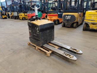 Niederhubwagen Fahrerstand Caterpillar NPV20N2