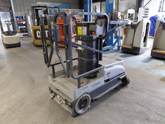 Senkrechtlift JLG 10MSP
