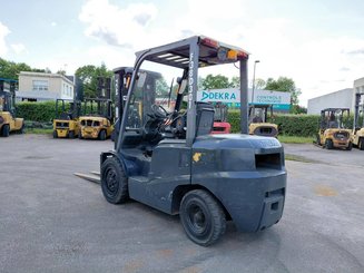 4-Rad Gabelstapler TCM FD30T3 - 3