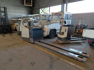 Niederhubwagen Fahrerstand Crown WT3040