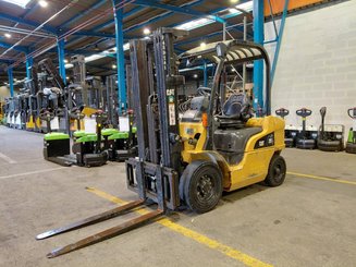 4-Rad Gabelstapler Caterpillar DP25N