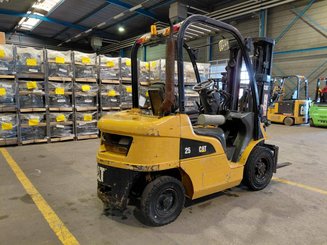 4-Rad Gabelstapler Caterpillar DP25N