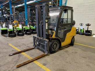 4-Rad Gabelstapler Caterpillar GP25N