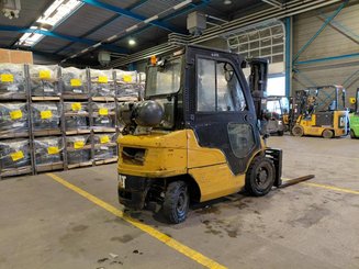 4-Rad Gabelstapler Caterpillar GP25N