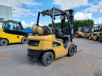 4-Rad Gabelstapler Caterpillar GP25N
