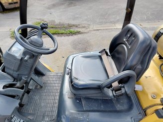 4-Rad Gabelstapler Caterpillar GP25N