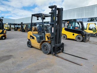 4-Rad Gabelstapler Caterpillar GP25N
