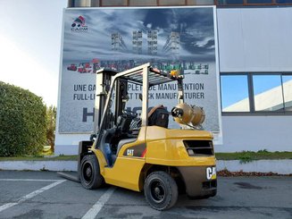 4-Rad Gabelstapler Caterpillar GP30NTD