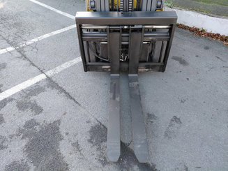 4-Rad Gabelstapler Caterpillar GP30NTD