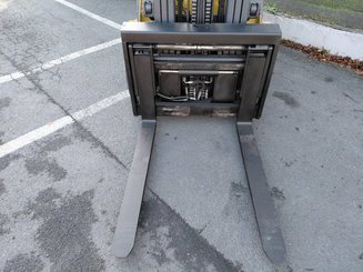 4-Rad Gabelstapler Caterpillar GP30NTD