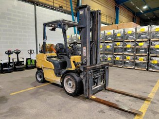 4-Rad Gabelstapler Caterpillar GP30NTD