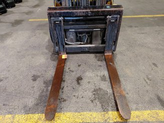 4-Rad Gabelstapler Caterpillar GP30NTD